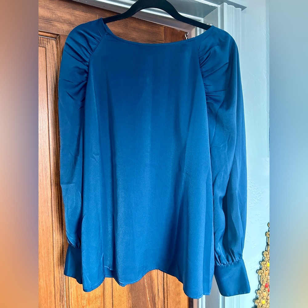 Elegant dark blue silky Banana Republic long-sleeved top, women’s xl